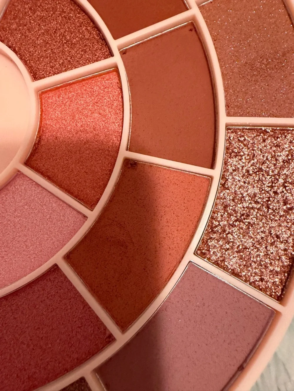 P.Louise 'Off The Record' Water-Activated Palette. - Picture 4 of 4